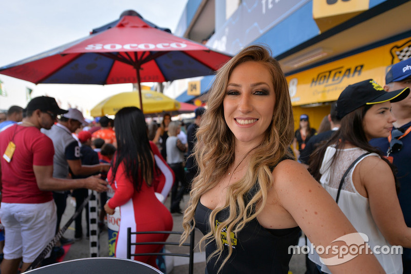 Chica de la parrilla