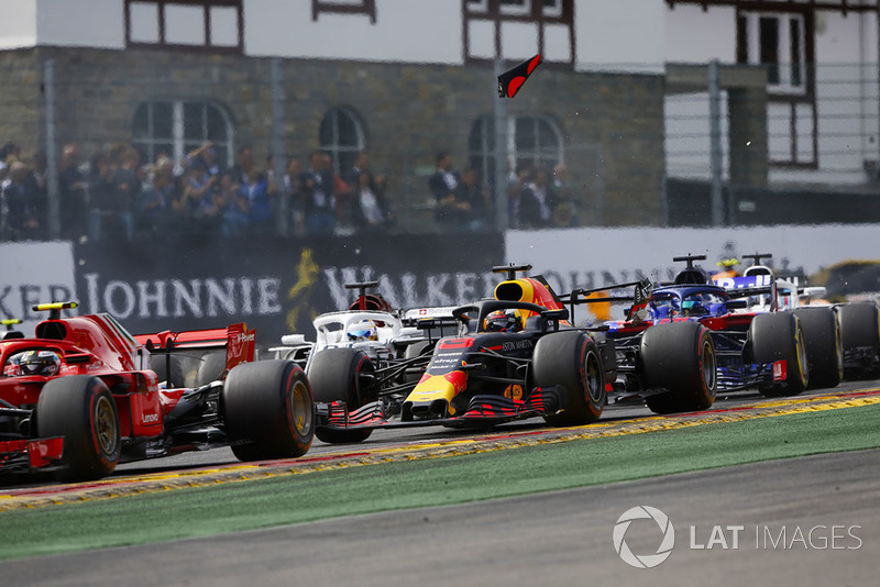 Ricciardo ilk turdaki kazasını açıklıyor