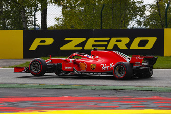 Kimi Raikkonen, Ferrari SF71H, drives with a puncture on the opening lap