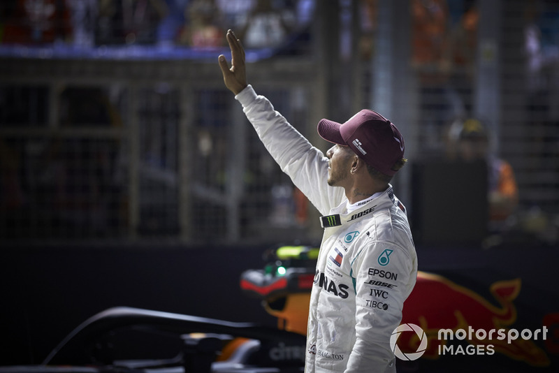 Lewis Hamilton 79. rajtelsősége a Forma-1-ben - F1 2018 - Szingapúri Nagydíj