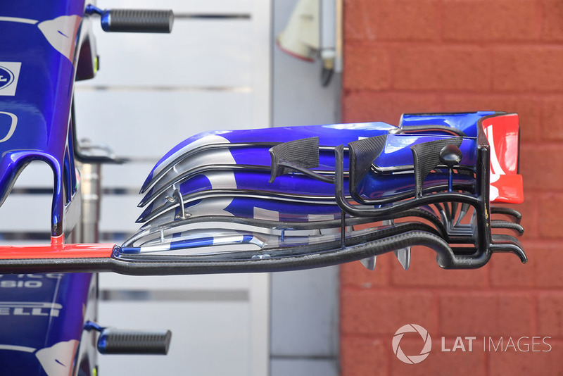 Scuderia Toro Rosso STR13, переднє антикрило