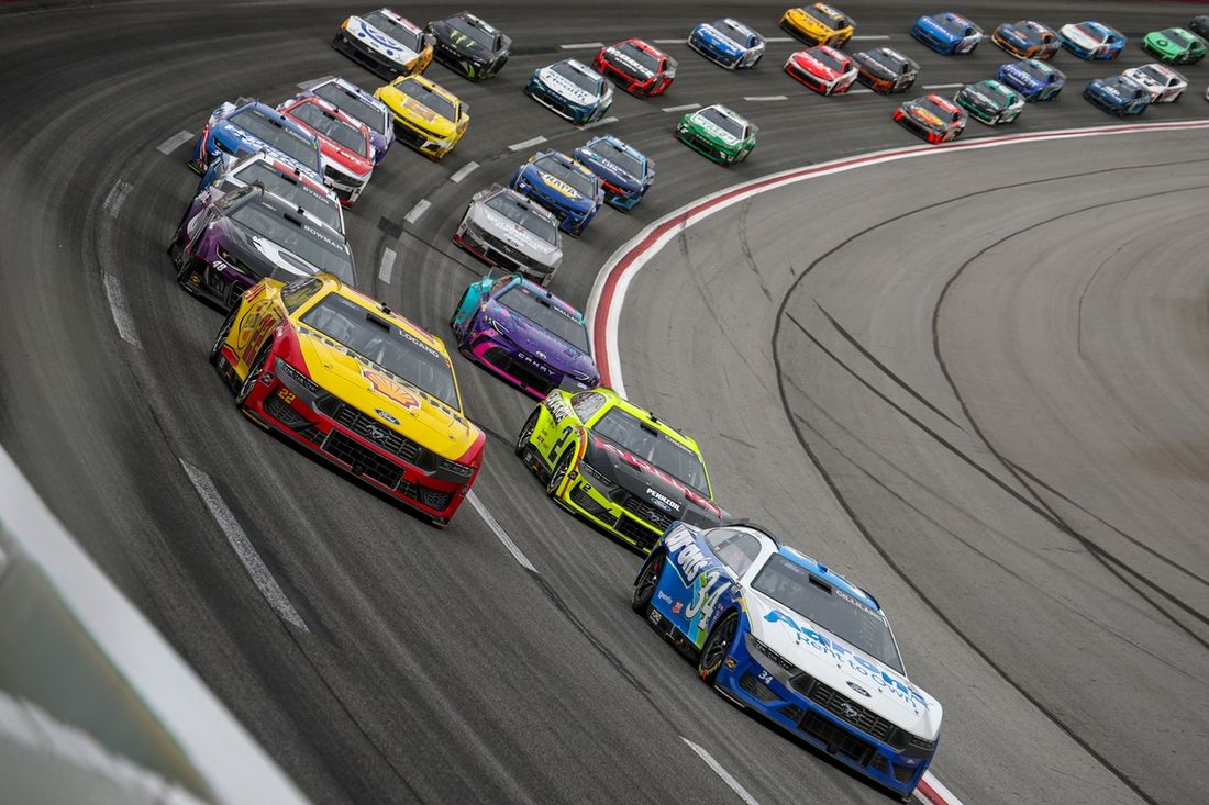 Todd Gilliland, Front Row Motorsports Ford, Joey Logano, Team Penske Ford