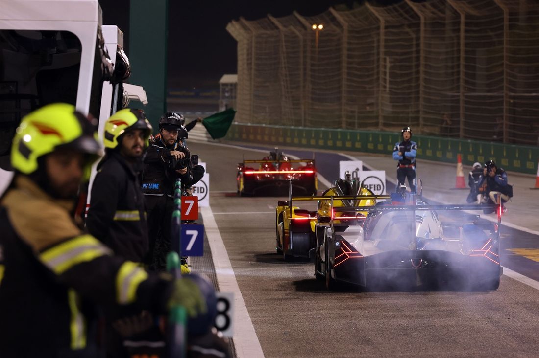 #20 BMW M Team WRT BMW M Hybrid V8: Sheldon Van Der Linde, Robin Frijns, Rene Rast