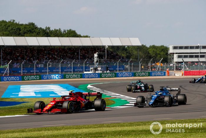 Carlos Sainz Jr., Ferrari SF21, Fernando Alonso, Alpine A521, Lance Stroll, Aston Martin AMR21