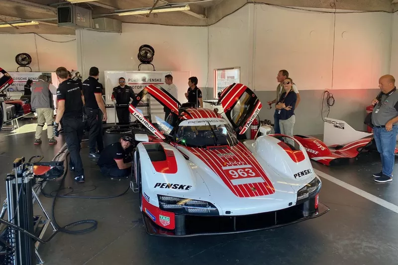 #963 Penske Porsche 963