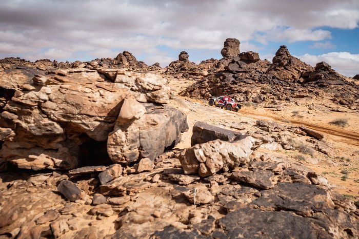 #200 Toyota Gazoo Racing Toyota: Nasser Al-Attiyah, Mathieu Baumel