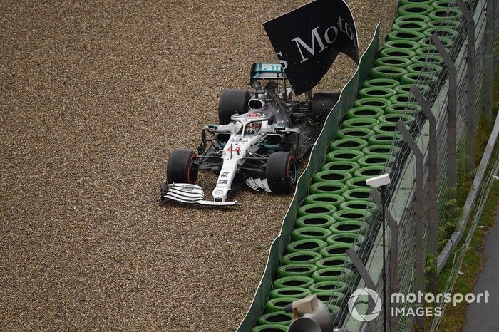 Choque de Lewis Hamilton, Mercedes AMG F1 W10 con el muro