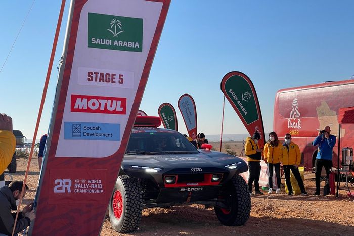 #200 Team Audi Sport Audi: Stéphane Peterhansel, Edouard Boulanger 