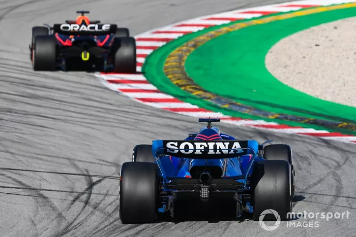 Max Verstappen, Red Bull Racing RB18, Nicholas Latifi, Williams FW44