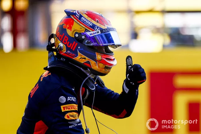 Tercer lugar Alex Albon, Red Bull Racing celebra en Parc Ferme