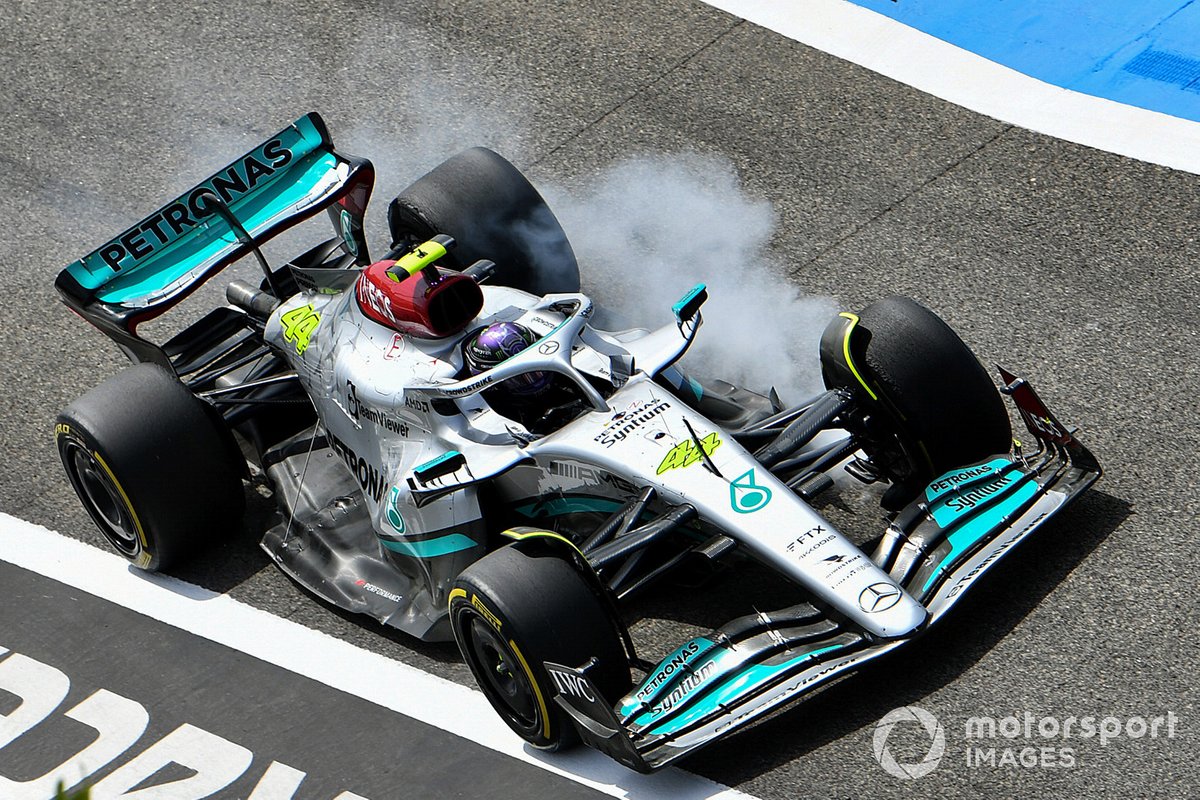 Perez, sabah bölümünde güncellenen RB18 ile en hızlısı! 1 Formula 1 Haberleri - F1 Puan Durumu Lewis Hamilton, Mercedes W13, locks up