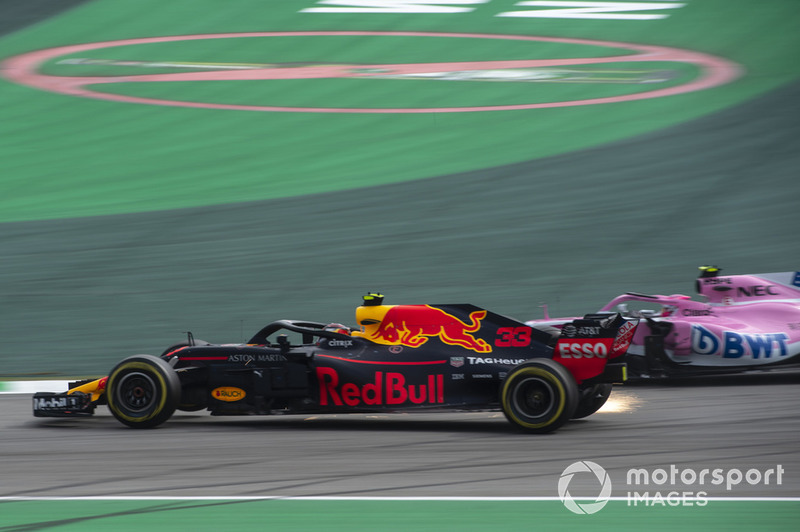 Race leader Max Verstappen, Red Bull Racing RB14 crashes whilst lapping Esteban Ocon, Racing Point Force India VJM11 