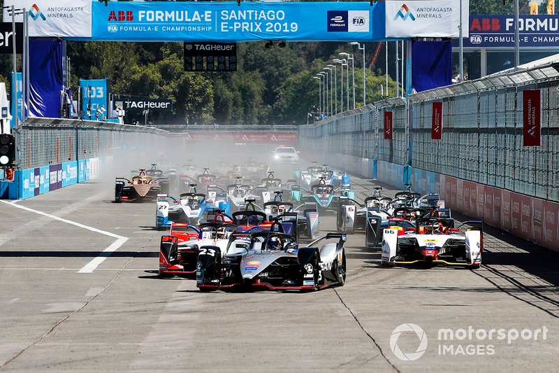 Sébastien Buemi, Nissan e.Dams, Nissan IMO1, leads Pascal Wehrlein, Mahindra Racing, M5 Electro and Daniel Abt, Audi Sport ABT Schaeffler, Audi e-tron FE05 