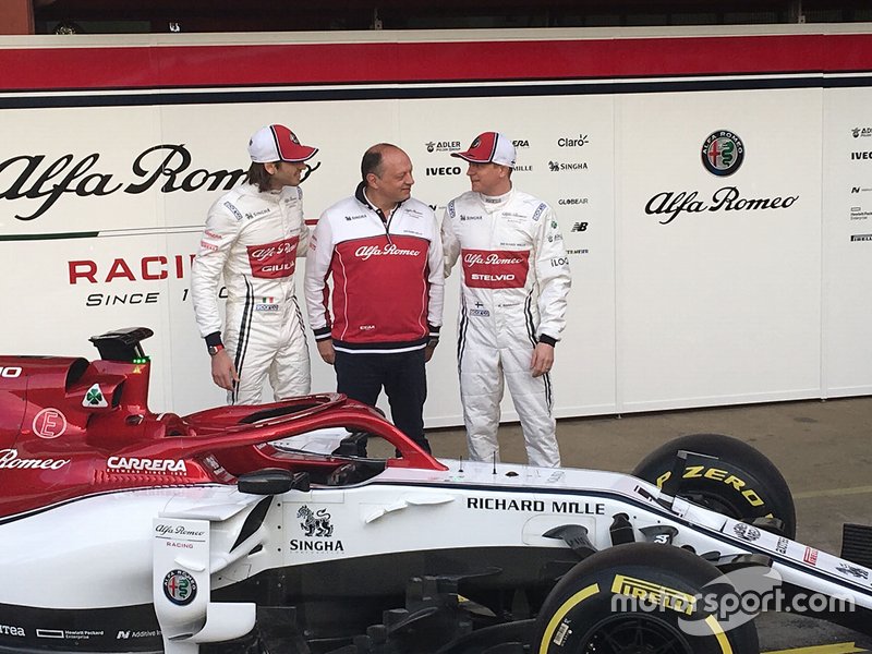 Kimi Raikkonen, Alfa Romeo Racing, Antonio Giovinazzi, Alfa Romeo Racing, Frederic Vasseur, Alfa Romeo Racing Team Principal