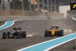 Карлос Сайнс-мл., Scuderia Toro Rosso STR11, и Джолион Палмер, Renault Sport F1 Team RS16
