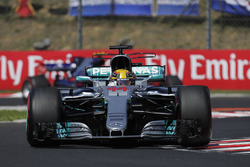 Lewis Hamilton, Mercedes AMG F1 W08, Carlos Sainz Jr., Scuderia Toro Rosso STR12