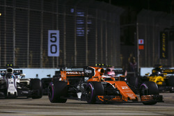 Stoffel Vandoorne, McLaren MCL32, Lance Stroll, Williams FW40