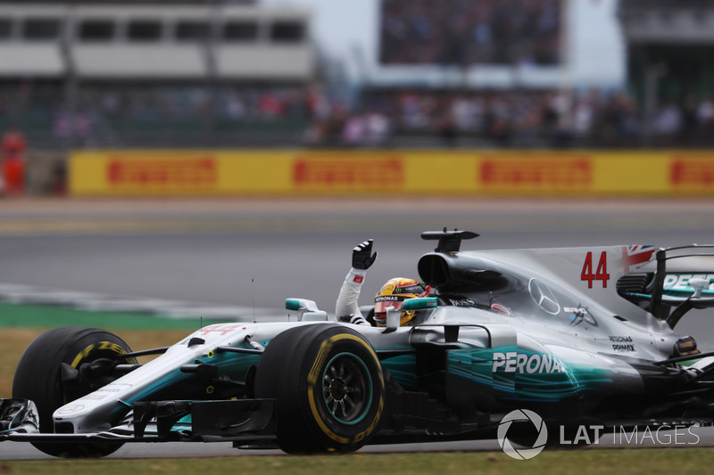 Ganador de la carrera Lewis Hamilton, Mercedes AMG F1 W08 celebra