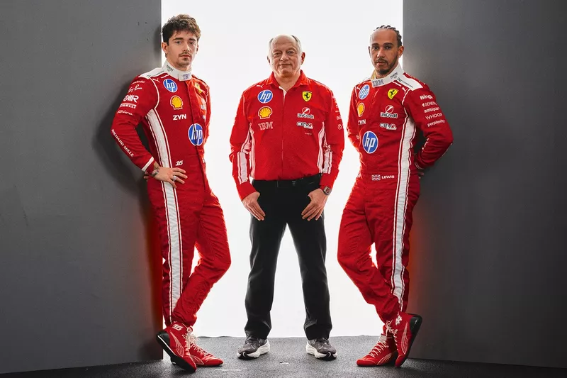 Lewis Hamilton, Charles Leclerc e Frédéric Vasseur, Ferrari