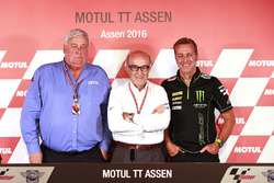 Mike Trimby, CEO of IRTA (left), Carmelo Ezpeleta, CEO of Dorna, Hervテゥ Poncharal, President of IRTA