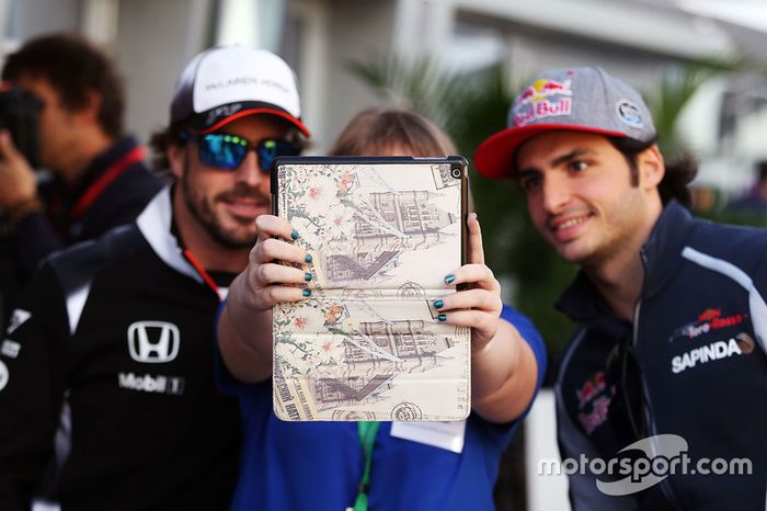 Fernando Alonso, McLaren y Carlos Sainz, Scuderia Toro Rosso