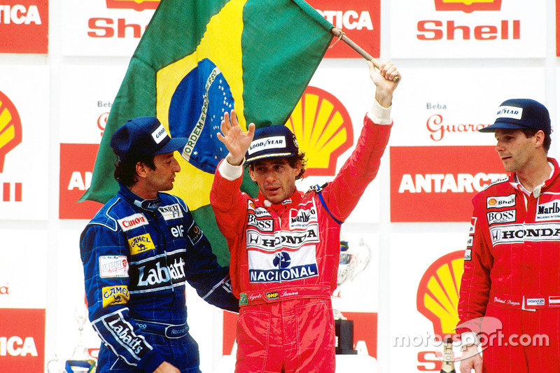 Podium : le vainqueur Ayrton Senna, McLaren, le deuxième Riccardo Patrese, Williams, et le troisième Gerhard Berger, McLaren