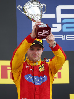 Jordan King, Racing Engineering lève le trophée de la deuxième place