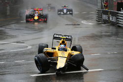 Jolyon Palmer, Renault Sport F1 Team RS16 crash