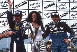 Podio: el segundo lugar y Campeón del Mundo Keke Rosberg, Williams Ford y el ganador Michele Alboreto, Tyrell Ford