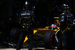 Jolyon Palmer, Renault Sport F1 Team RS16 makes a pit stop