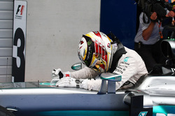 Winnaar Lewis Hamilton, Mercedes AMG F1 viert in parc ferme