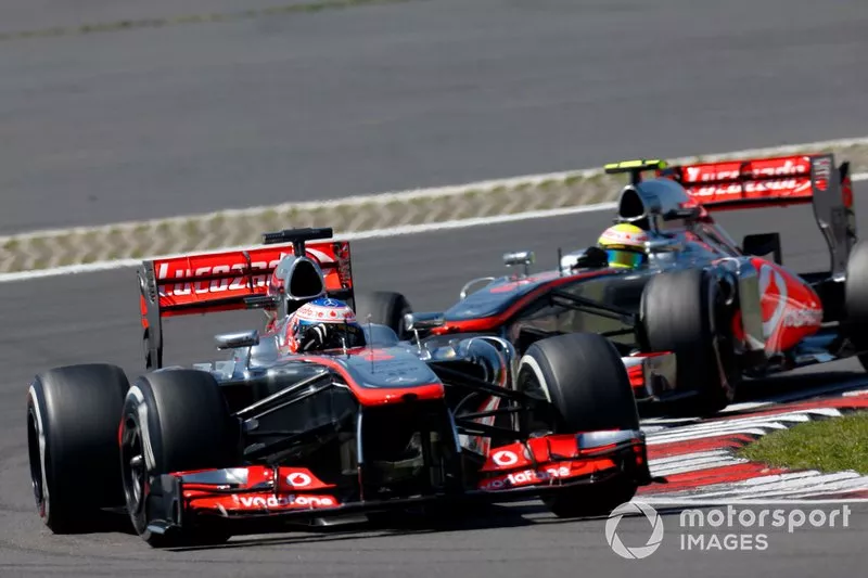 Jenson Button et Sergio Pérez en piste