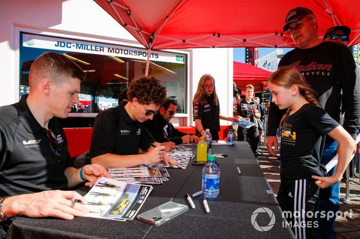 #85 JDC-Miller Motorsports Cadillac DPi, DPi: Matheus Leist, Chris Miller, Tristan Vautier, Juan Piedrahita, autograph session