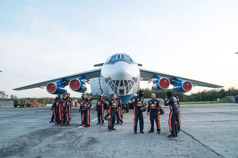 Red Bull Zero-G pit stop
