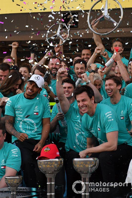 El equipo Mercedes celebra su sexto Mundial de constructores consecutivo