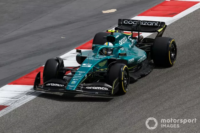 Sebastian Vettel, Aston Martin AMR22

