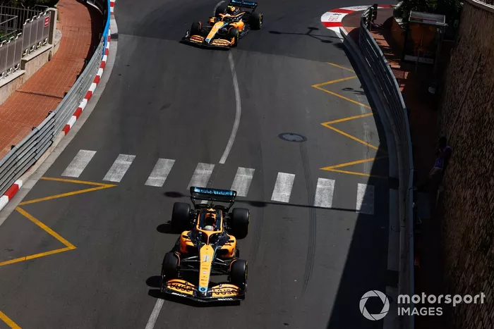 Daniel Ricciardo, McLaren MCL36, Lando Norris, McLaren MCL36