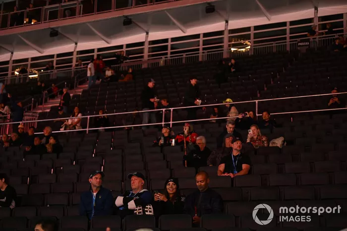 Aficionados en la tribuna