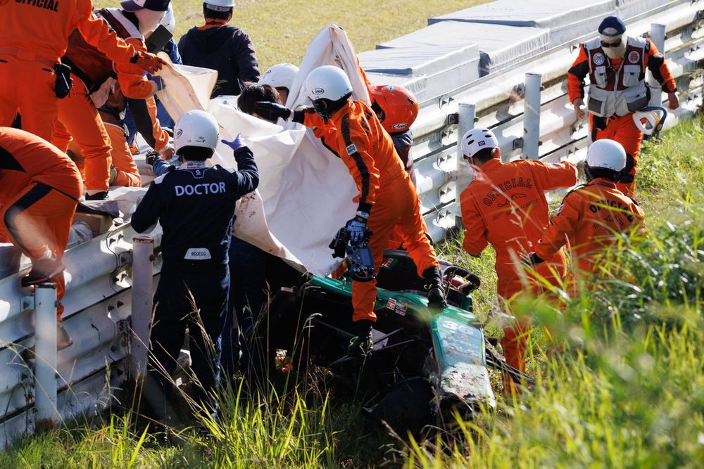 El Monoplaza de Ukyo Sasahara, #36 VANTELIN TEAM TOM’S tras el accidente