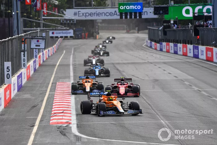 Lando Norris, McLaren MCL35M, Carlos Sainz Jr., Ferrari SF21, Daniel Ricciardo, McLaren MCL35M, Fernando Alonso, Alpine A521