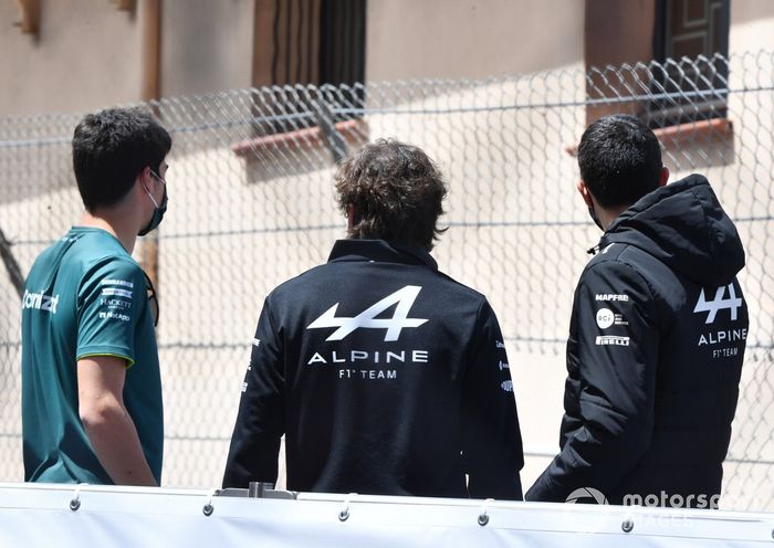 Lance Stroll, Aston Martin, Fernando Alonso, Alpine F1, y Esteban Ocon, Alpine F1