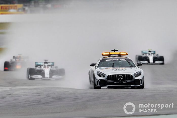 Vuelta de formación con el Safety car