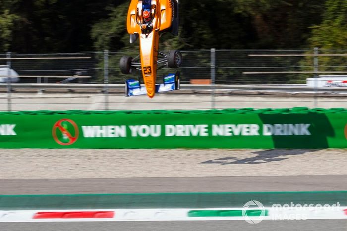 El accidente de Alexander Peroni, Campos Racing, en Monza