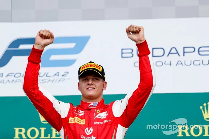 Podio: ganador de la carrera Mick Schumacher, Prema Racing