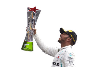 Podyum: Yarış galibi Lewis Hamilton, Mercedes AMG F1