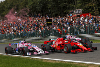Esteban Ocon, Racing Point Force India VJM11, Sebastian Vettel, Ferrari SF71H, Lewis Hamilton, Mercedes AMG F1 W09 ve Sergio Perez, Racing Point Force India VJM11 birinci turda