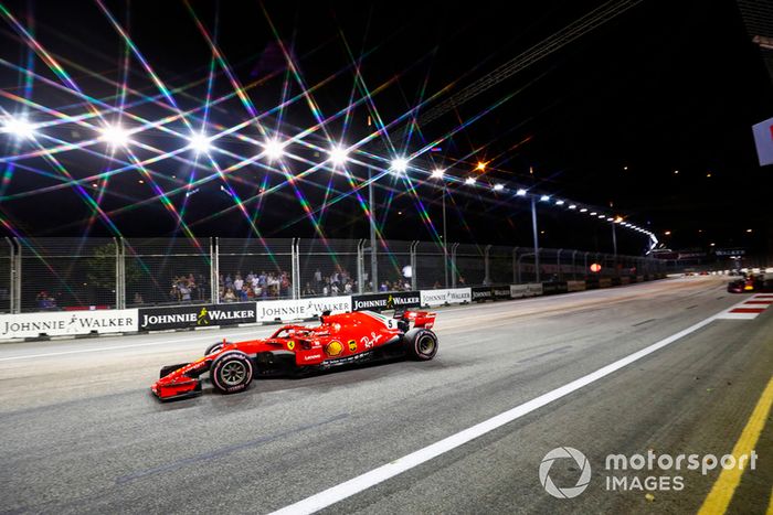 Sebastian Vettel, Ferrari SF71H, Max Verstappen, Red Bull Racing RB14