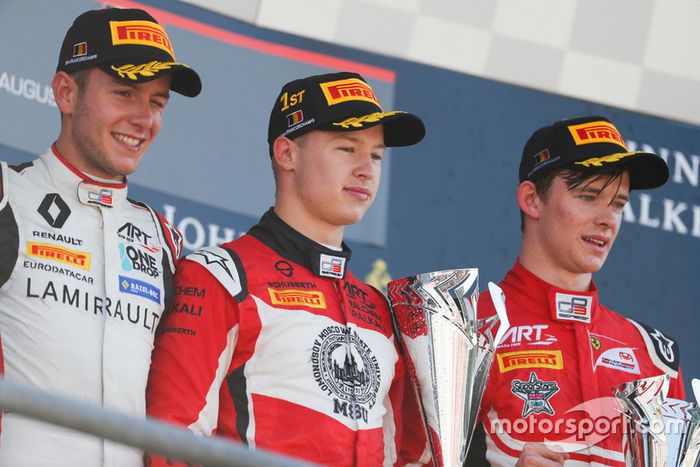 Podio: Nikita Mazepin, ART Grand Prix, Callum Ilott, ART Grand Prix y Anthoine Hubert, ART Grand Prix