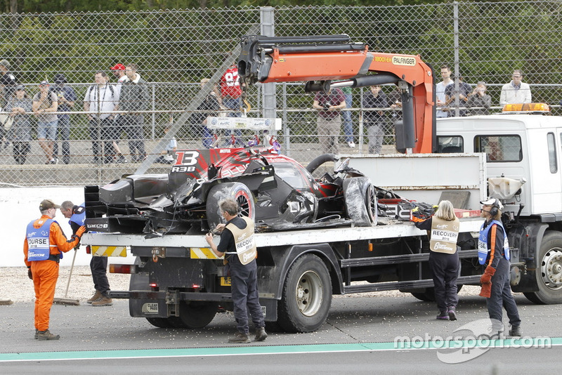 La voiture #1 Rebellion Racing Rebellion R-13: Andre Lotterer, Neel Jani, Bruno Senna après son crash