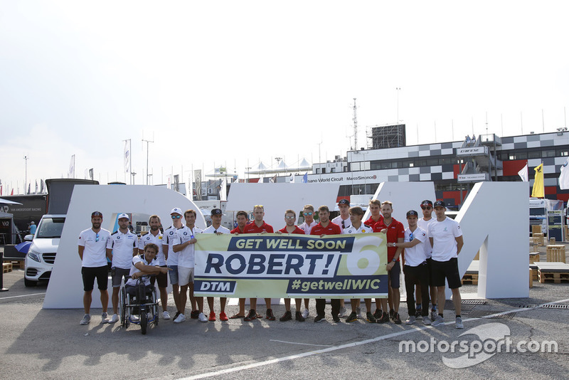 DTM-Piloten 2018 mit Gruß an Robert Wickens